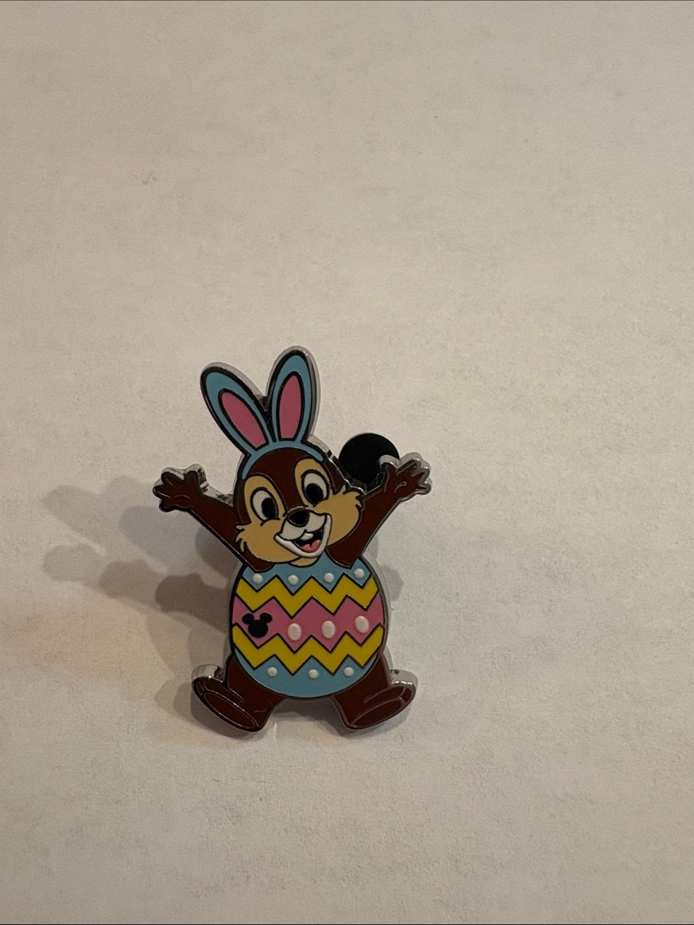 Disney World trading pin - Chip Easter Holiday 2026 Hidden Disney Wave A Pin